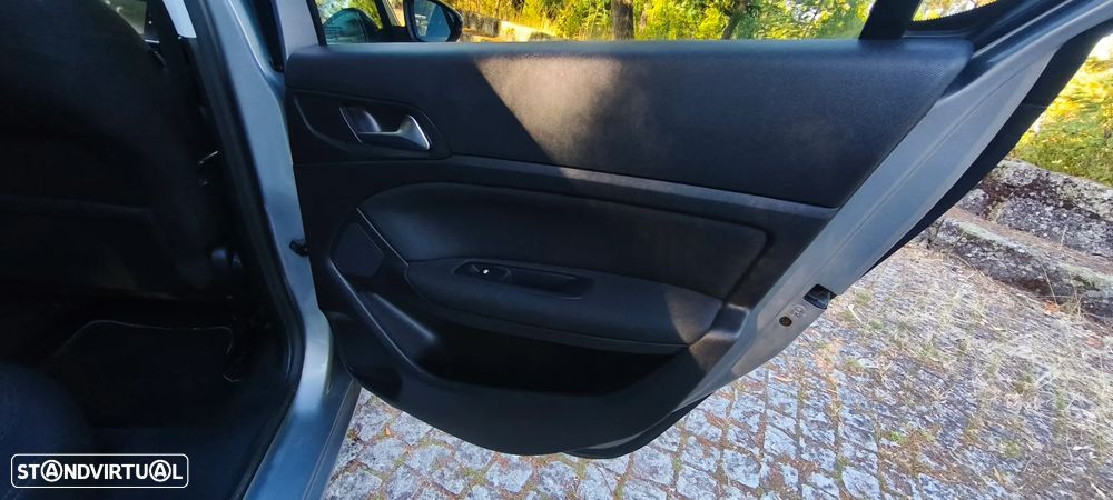 Peugeot 308 1.6 e-HDi Allure J18 - 18