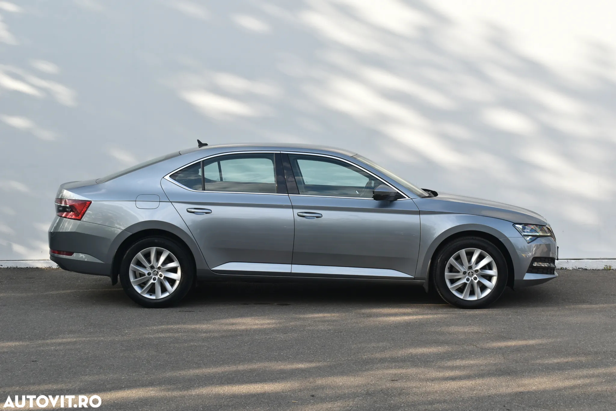 Skoda Superb 2.0 TDI DSG Ambition - 11