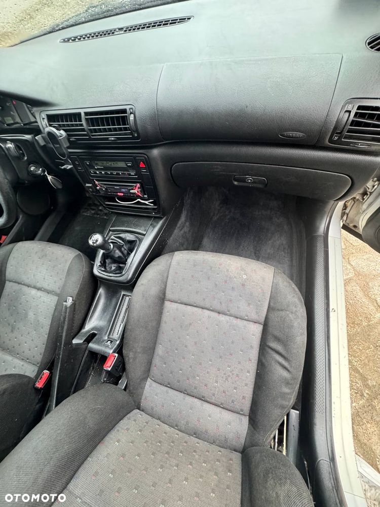 Volkswagen Passat 1.8 - 22