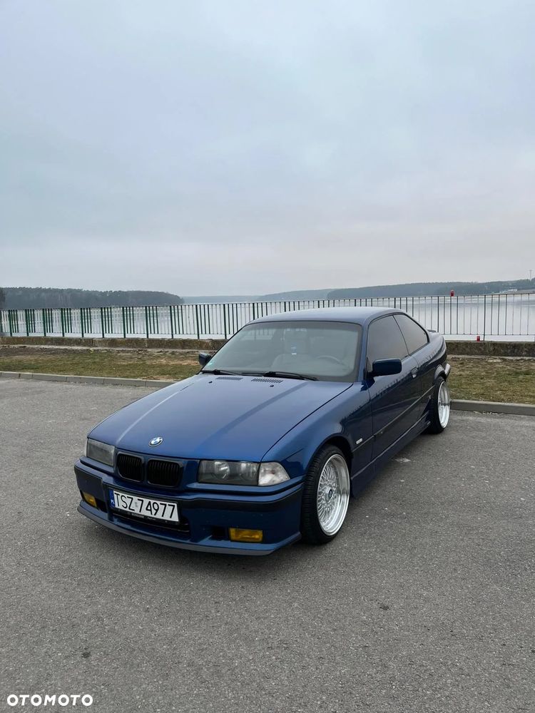 BMW Seria 3 323i - 5