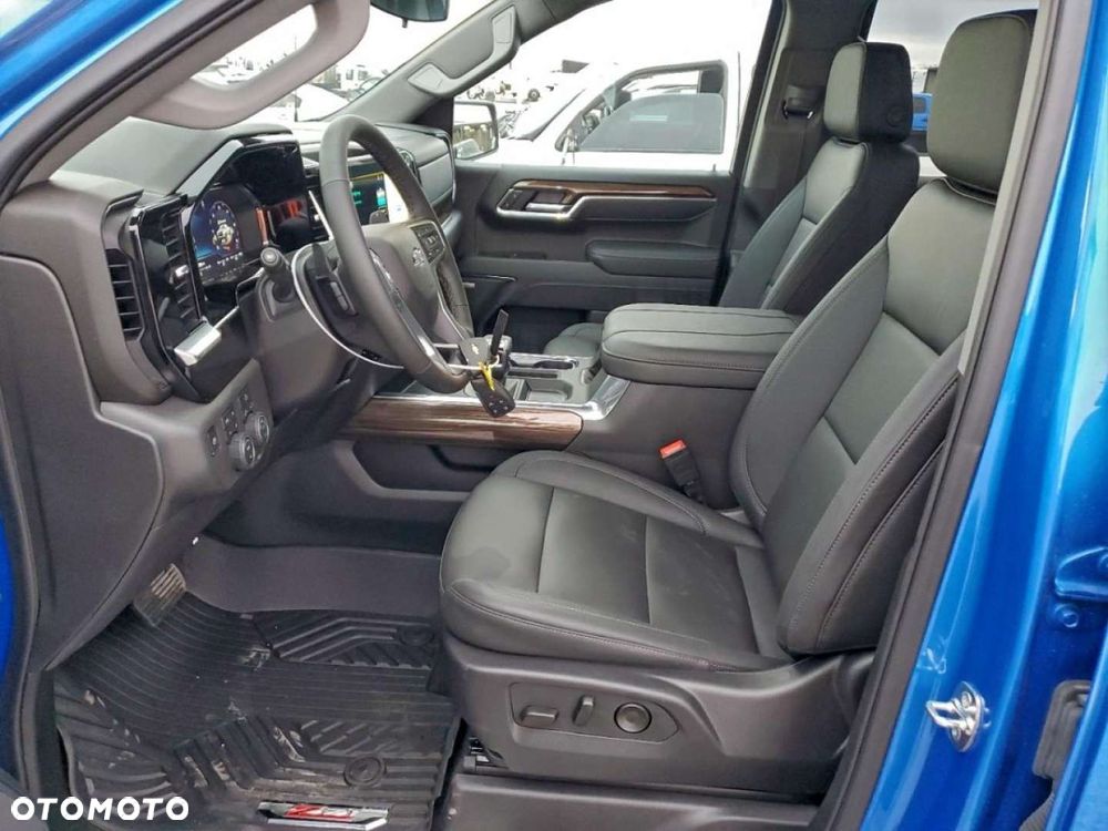 Chevrolet Silverado - 8