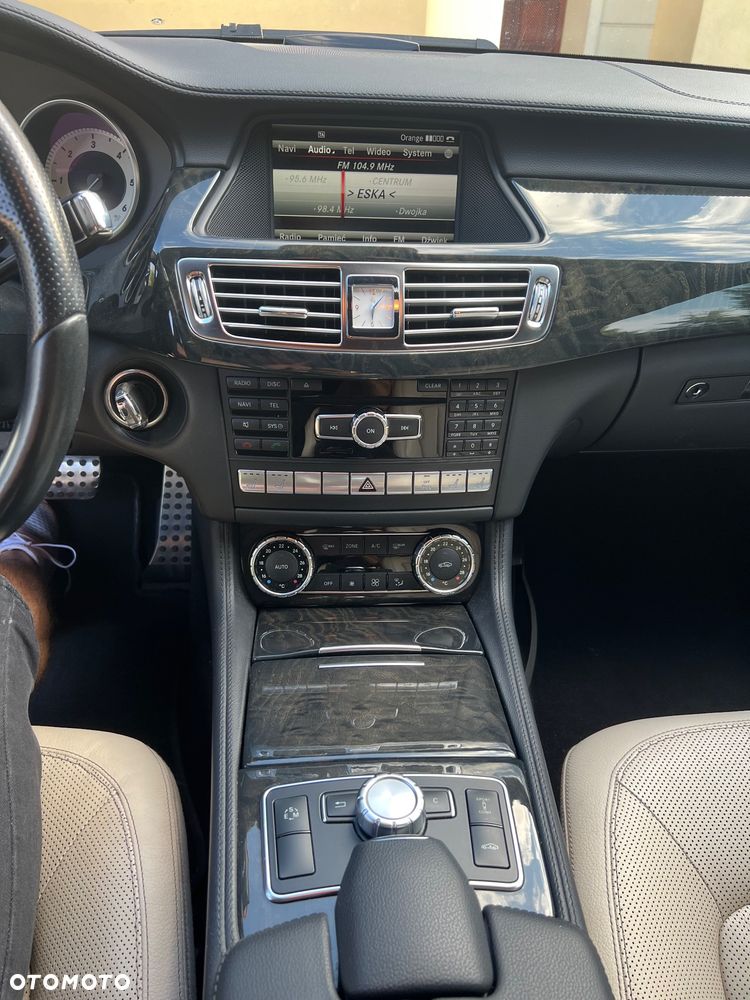 Mercedes-Benz CLS 350 CDI 4-Matic BlueEff - 12