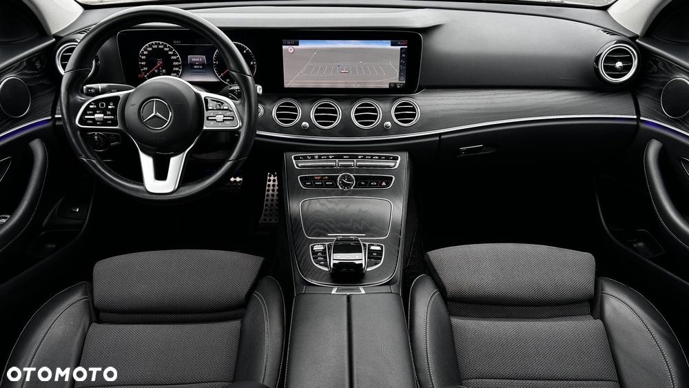 Mercedes-Benz Klasa E 220 d 4Matic 9G-TRONIC AMG Line - 20