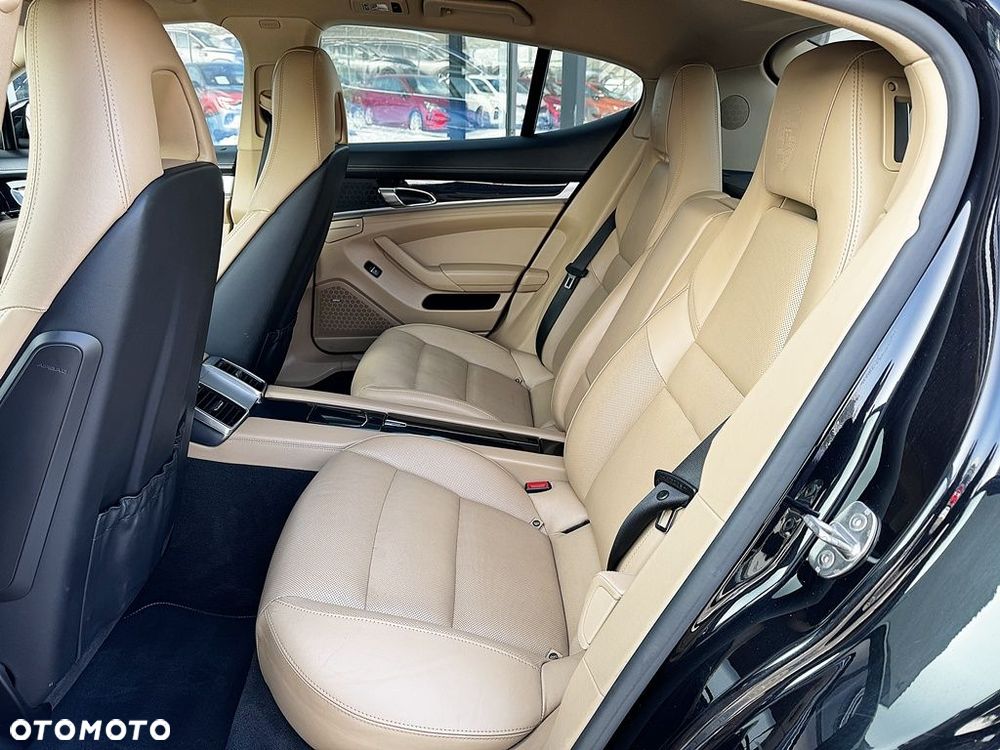 Porsche Panamera 4 - 13