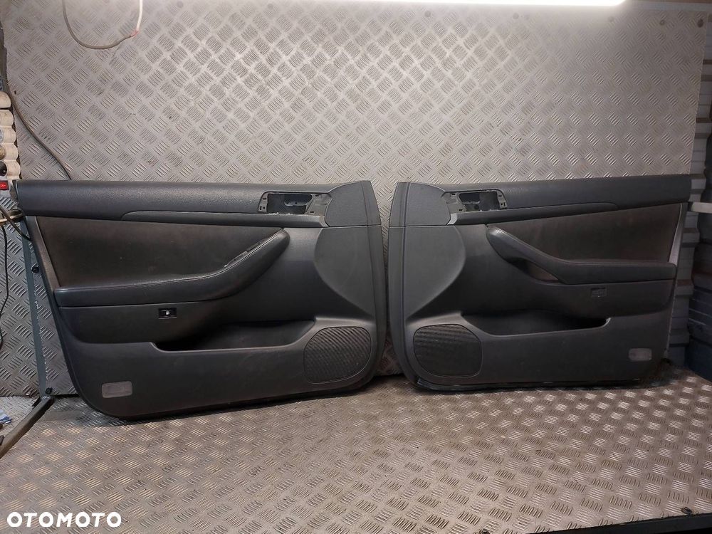 BOCZKI DRZWI KOMPLET TOYOTA AVENSIS T25 HATCHBACK - 2