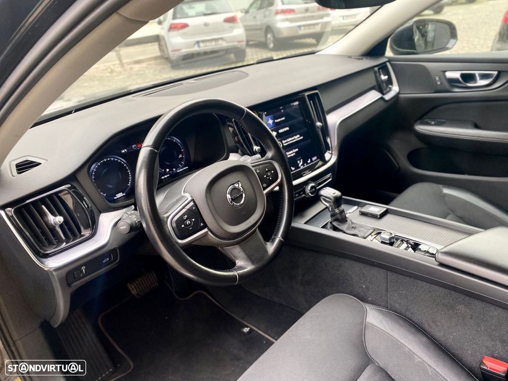 Volvo V60 2.0 D3 Momentum Geartronic - 12