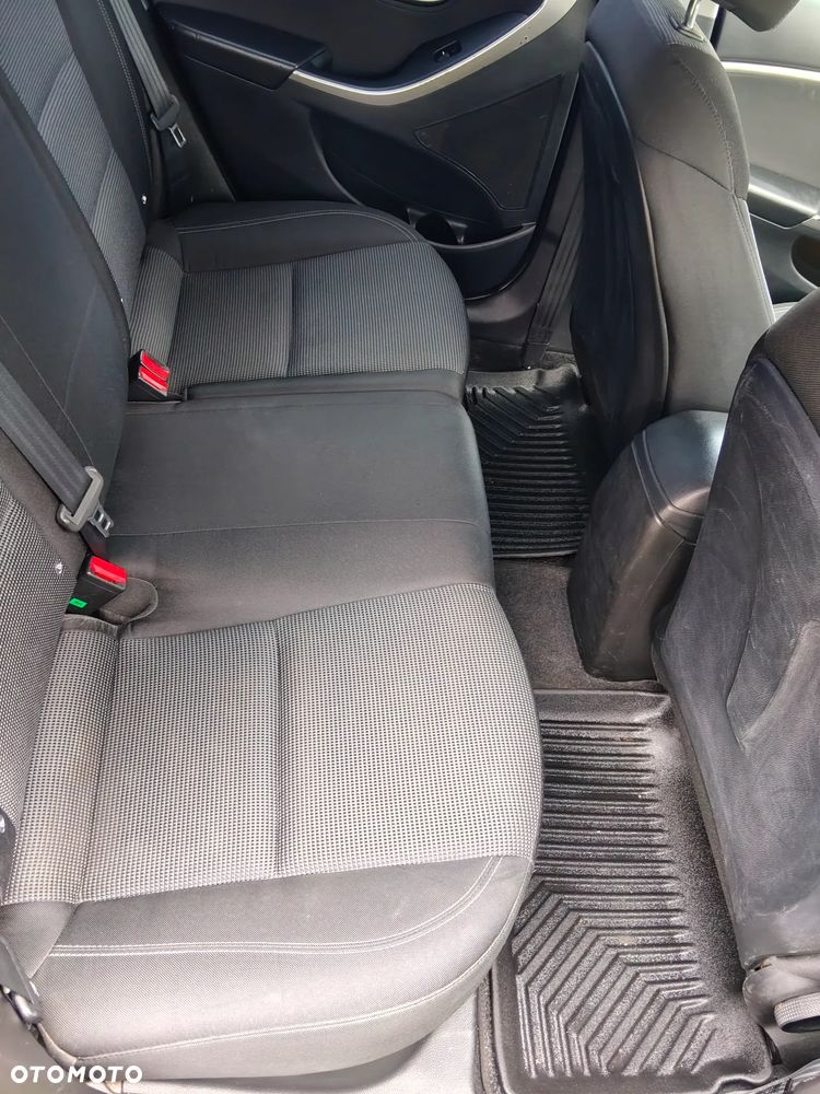 Hyundai i30 1.6 D Classic + DCT - 18