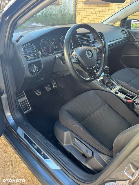 Volkswagen Golf - 10
