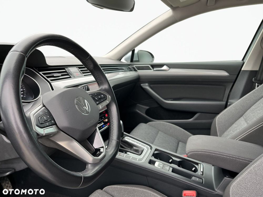Volkswagen Passat - 10