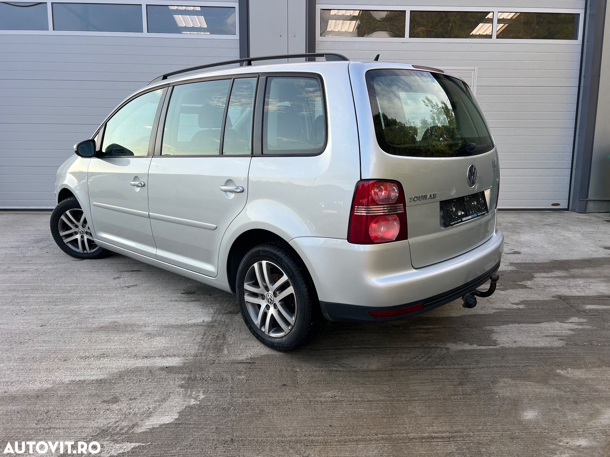 Volkswagen Touran 1.9 TDI Conceptline - 6