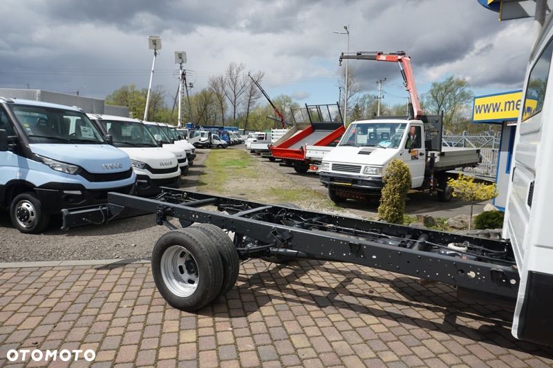 Iveco 35C15 rama skrzynia izoterma HDS żuraw - 3