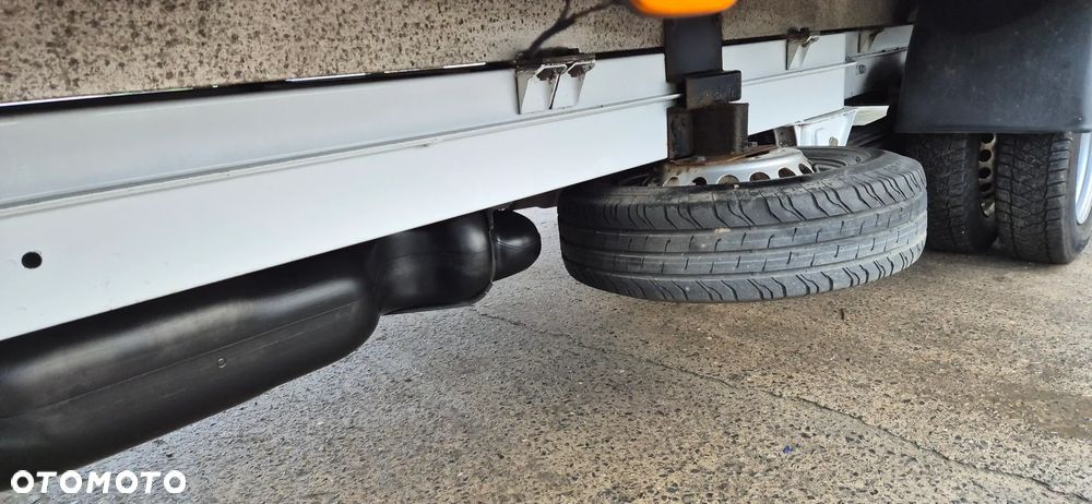 Mercedes-Benz Sprinter - 13