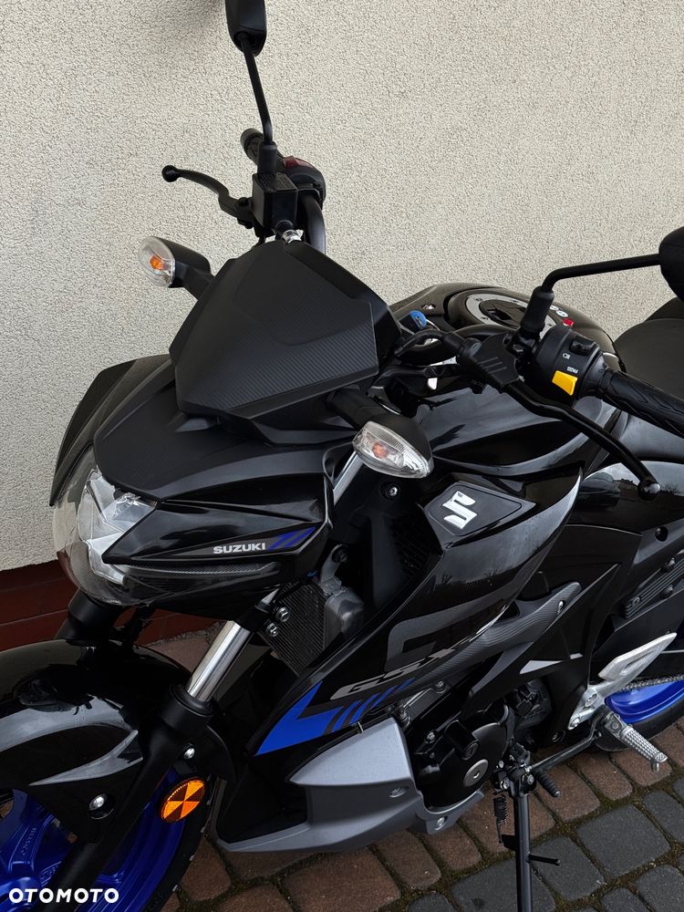 Suzuki GSX - 21