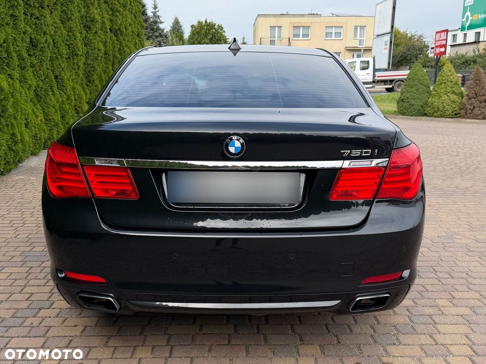 BMW Seria 7 750i - 1