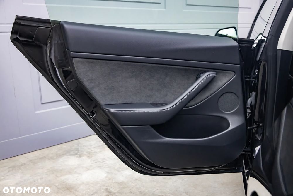 Tesla Model 3 - 34