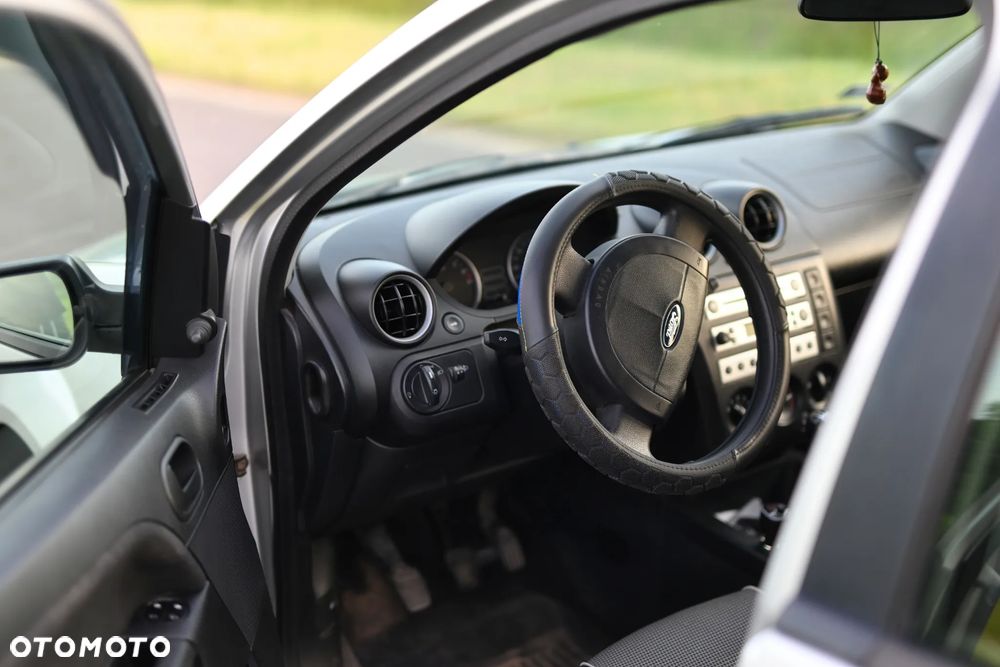 Ford Fiesta 1.3 Ambiente - 14