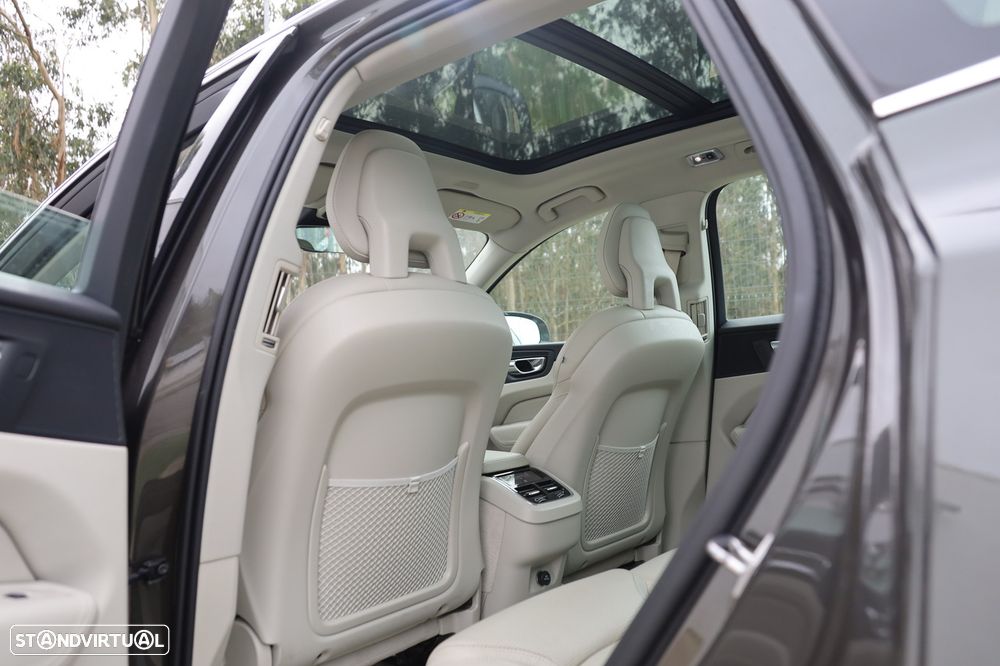 Volvo XC 60 2.0 D4 Inscription AWD Geartronic - 12