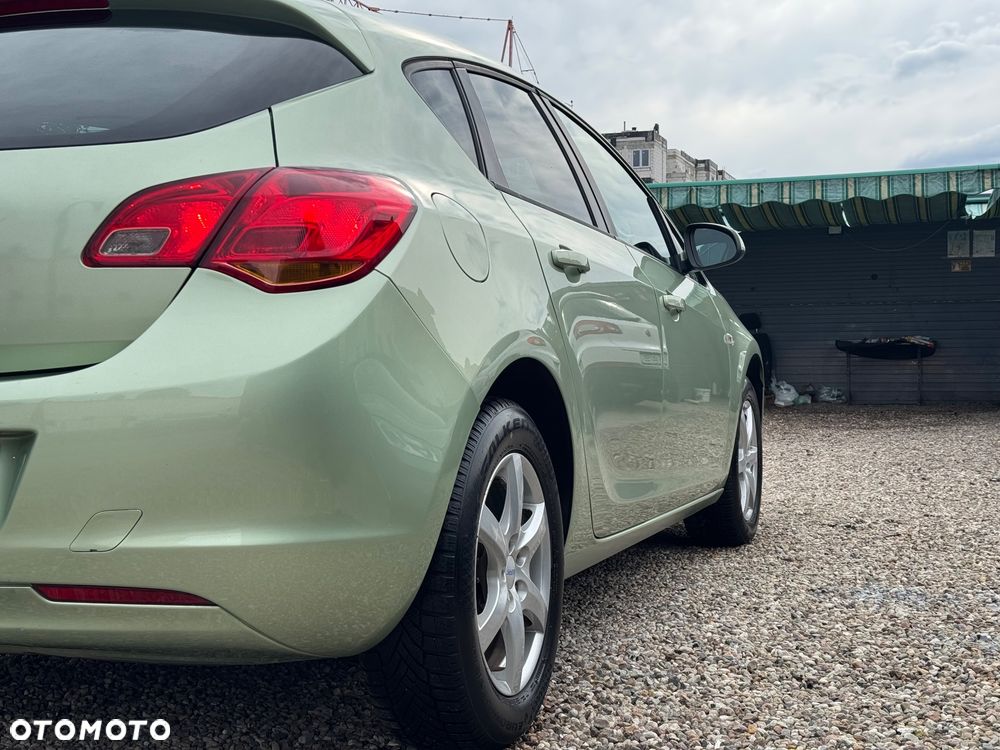 Opel Astra 1.4 Turbo 150 Jahre - 10