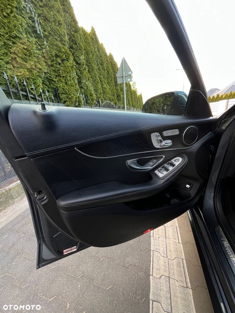 Mercedes-Benz Klasa C 300 7G-TRONIC AMG Line - 17