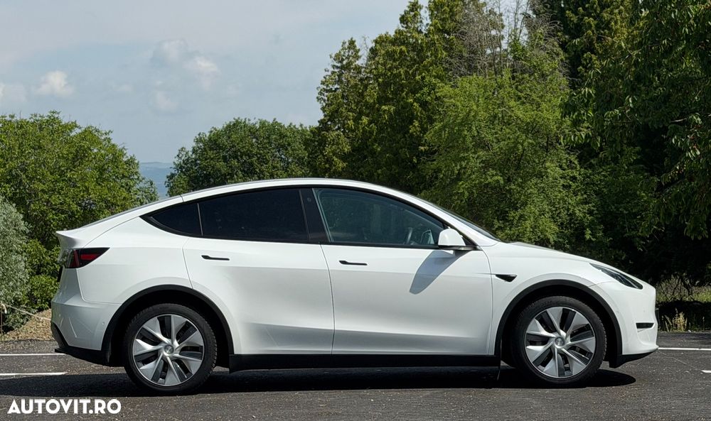 Tesla Model Y Long Range Dual Motor AWD - 6