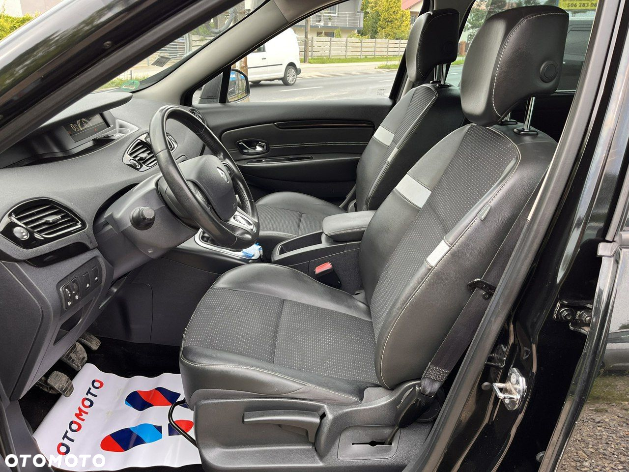 Renault Grand Scenic - 16