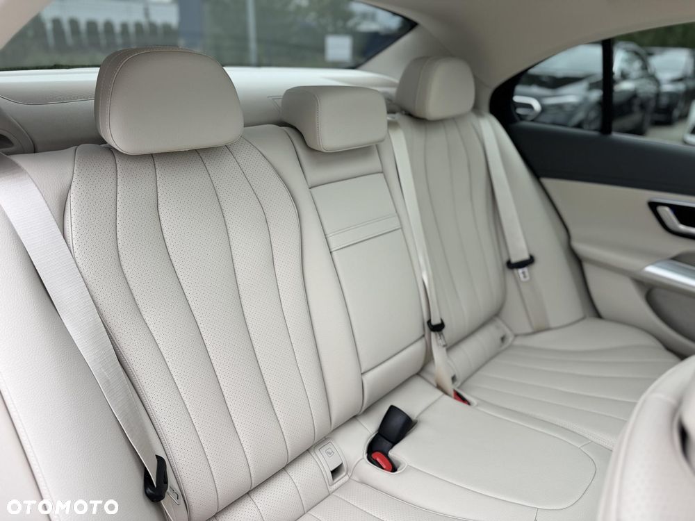 Mercedes-Benz Klasa E 200 mHEV 4-Matic Exclusive 9G-Tronic - 18