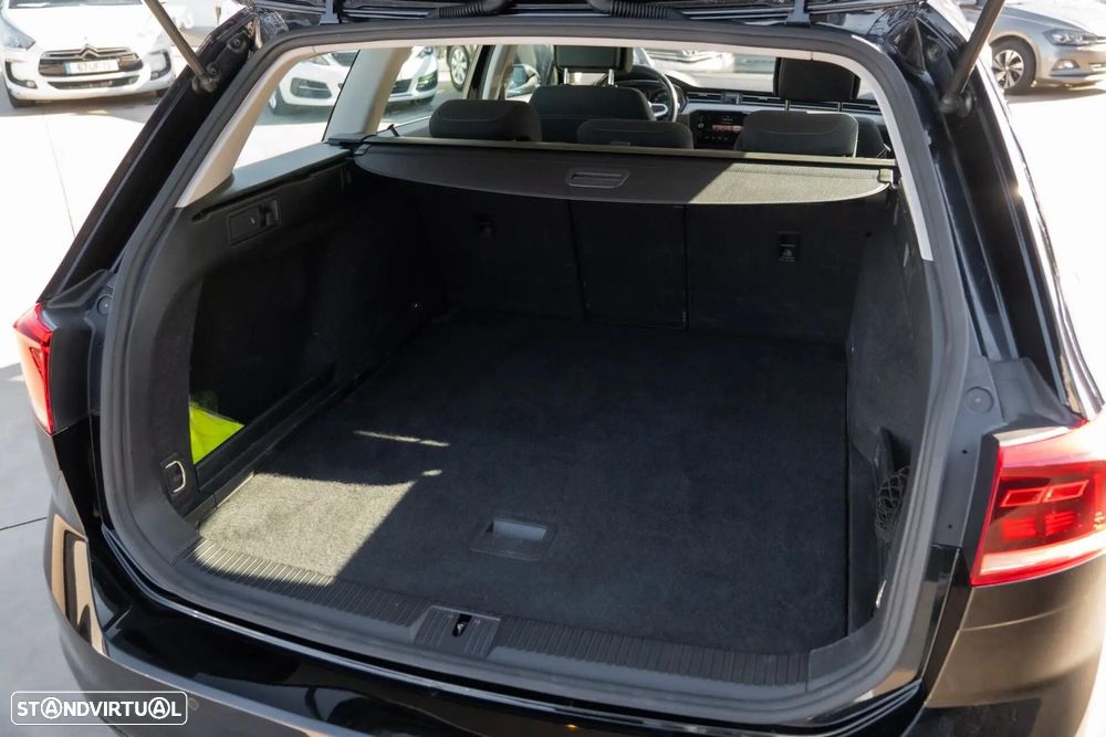 VW Passat Variant 2.0 TDi Elegance DSG - 33