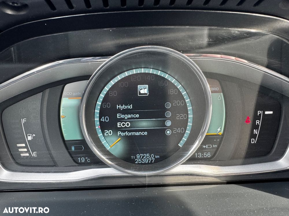 Volvo V60 D6 Plug-In-Hybrid AWD Geartronic Pure Limited - 11