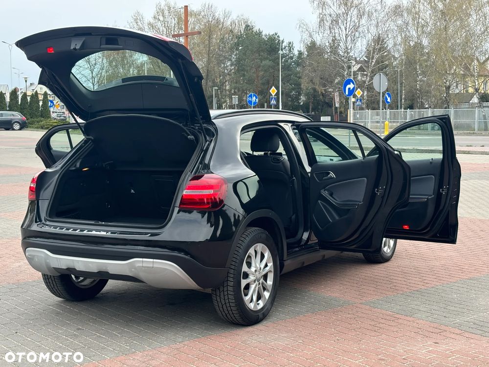 Mercedes-Benz GLA - 11