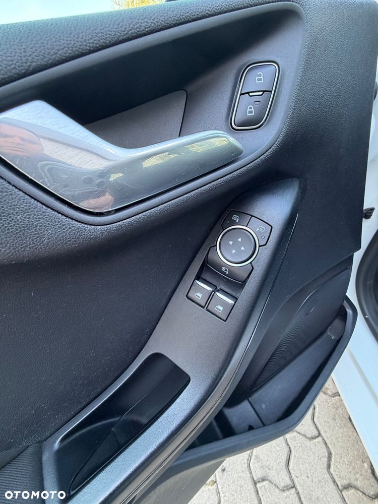 Ford Fiesta 1.1 S&S TREND - 10