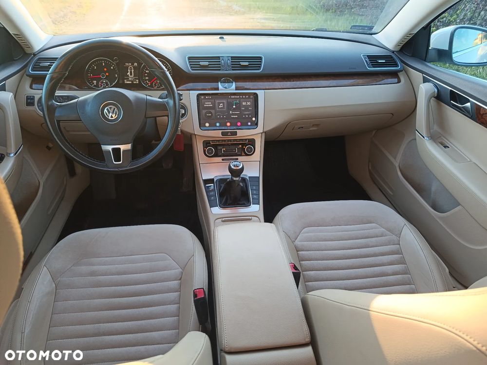 Volkswagen Passat 2.0 TDI DPF Highline - 18