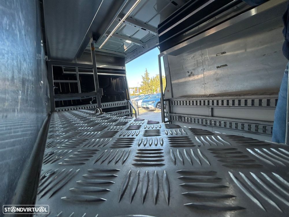 VW Crafter 35 2.0 TDi 109 Médio Tecto Alto BlueMotion - 17