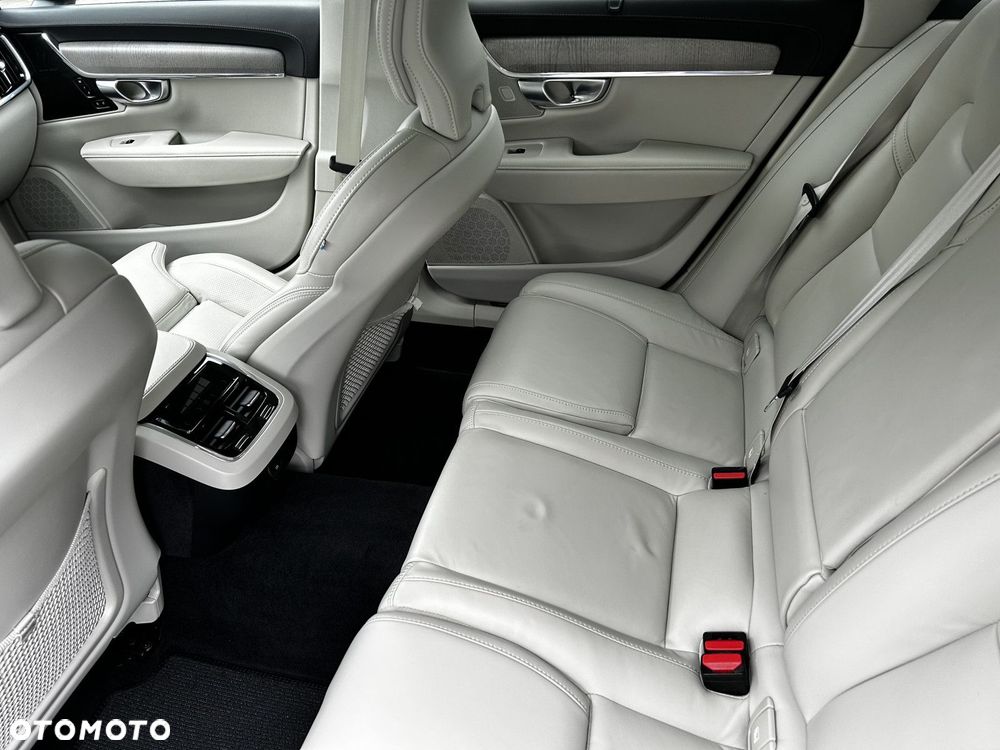 Volvo V90 Cross Country - 13