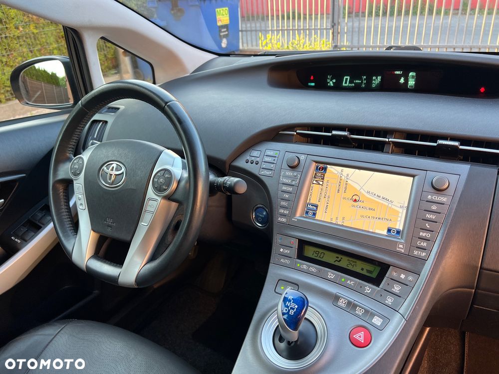 Toyota Prius (Hybrid) Executive - 27