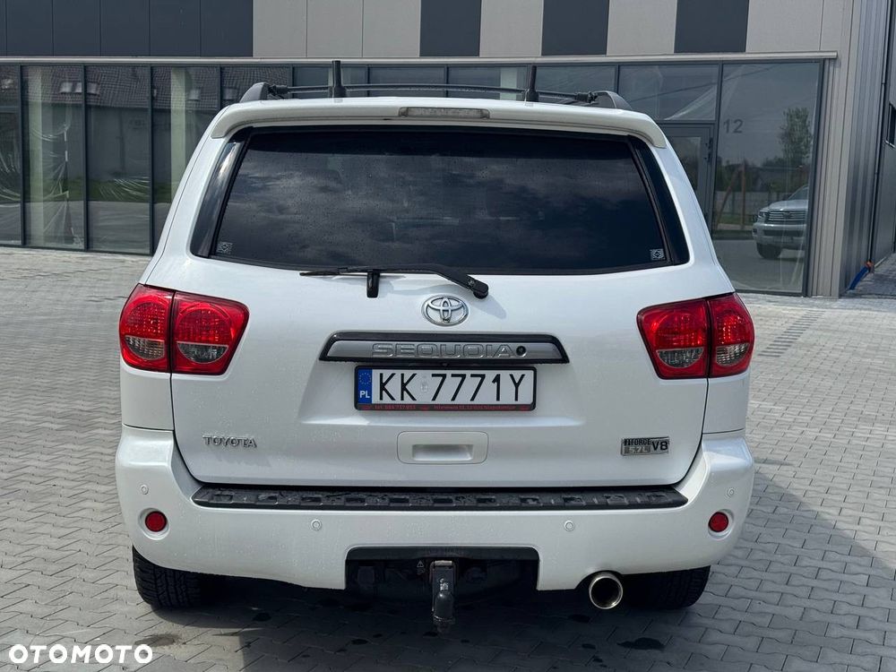 Toyota Sequoia - 7