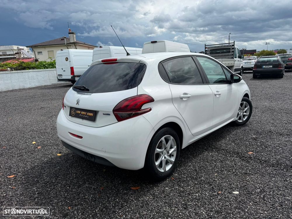 Peugeot 208 1.6 BlueHDi Style - 4