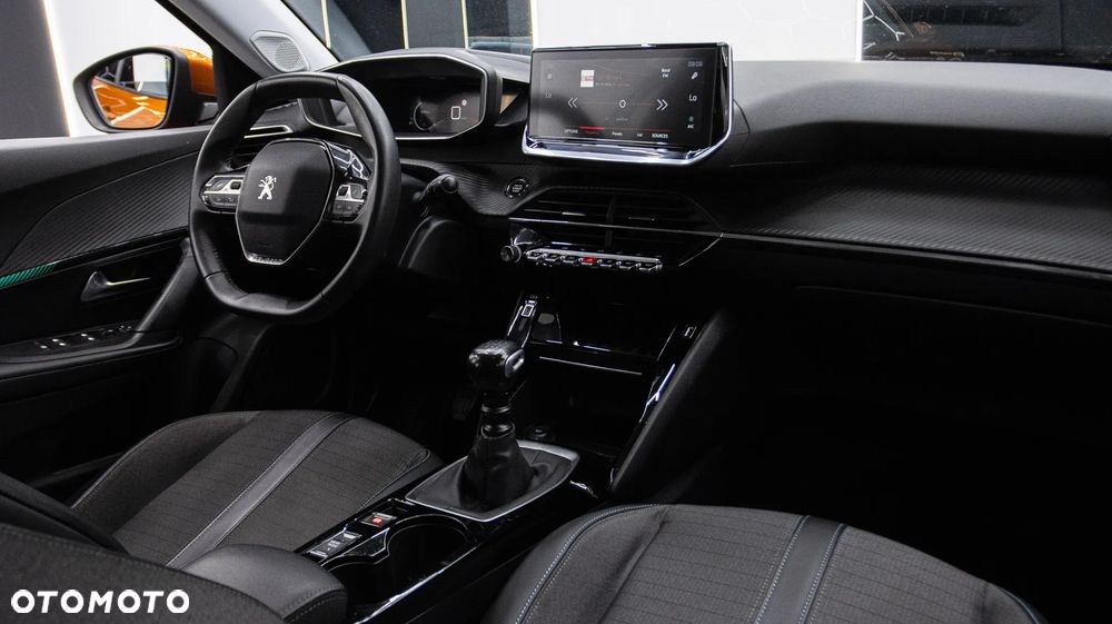 Peugeot 2008 1.2 PureTech Allure S&S - 16