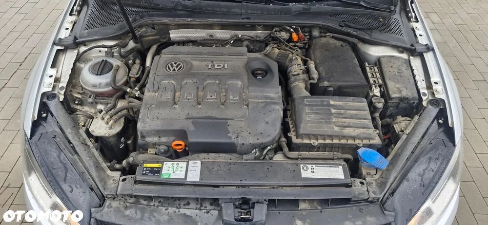 Volkswagen Golf 1.6 TDI DPF Highline - 14