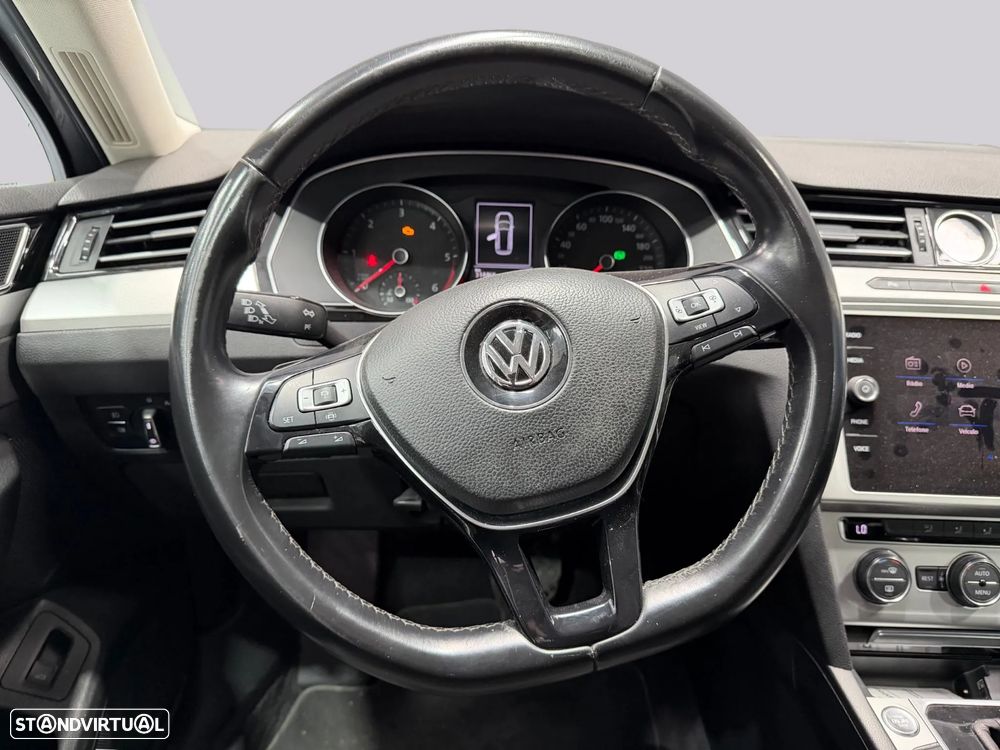 VW Passat 1.6 TDI Business DSG - 16