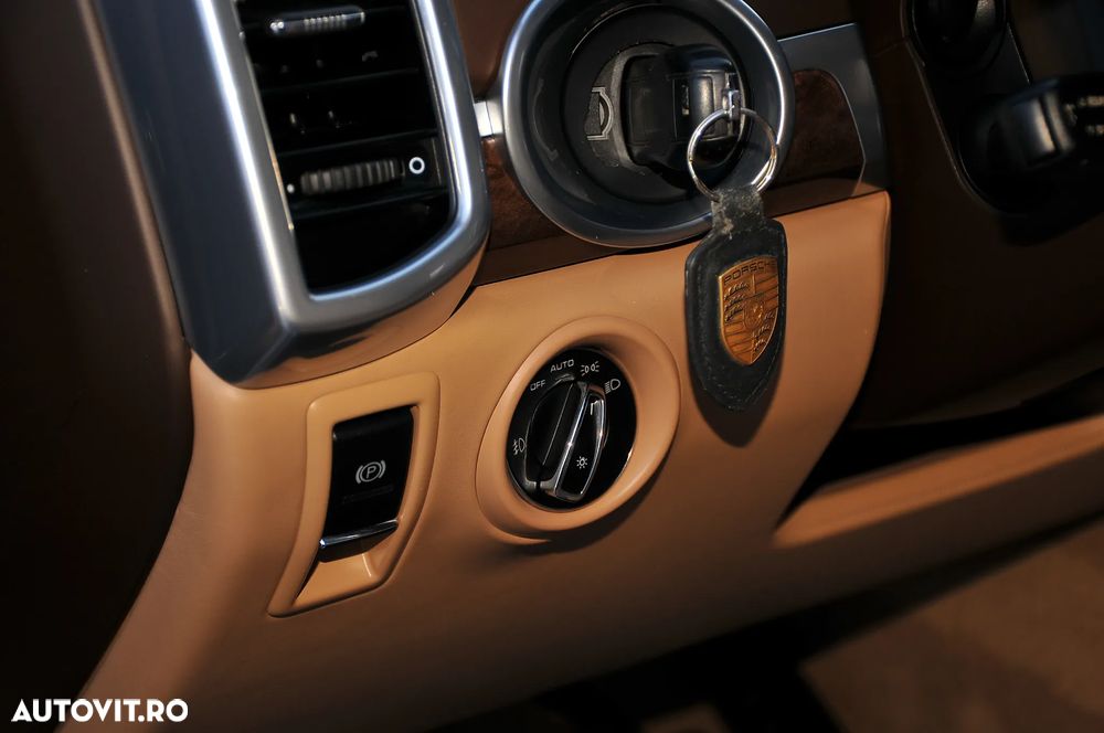 Porsche Cayenne - 23