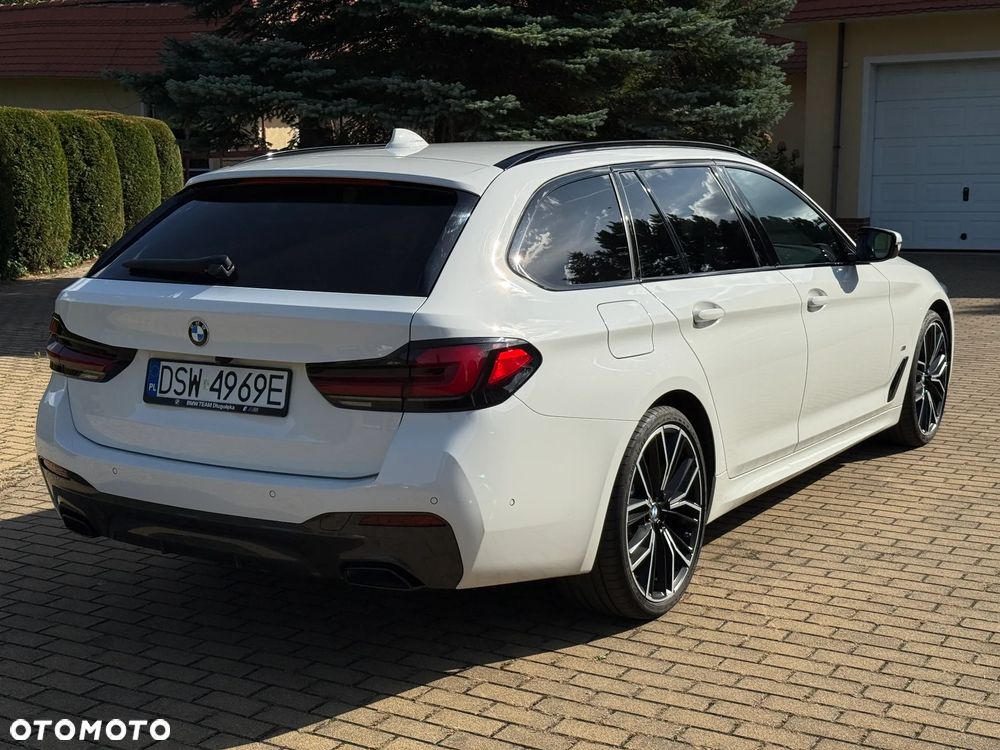 BMW Seria 5 530d xDrive Touring M Sport Edition - 9