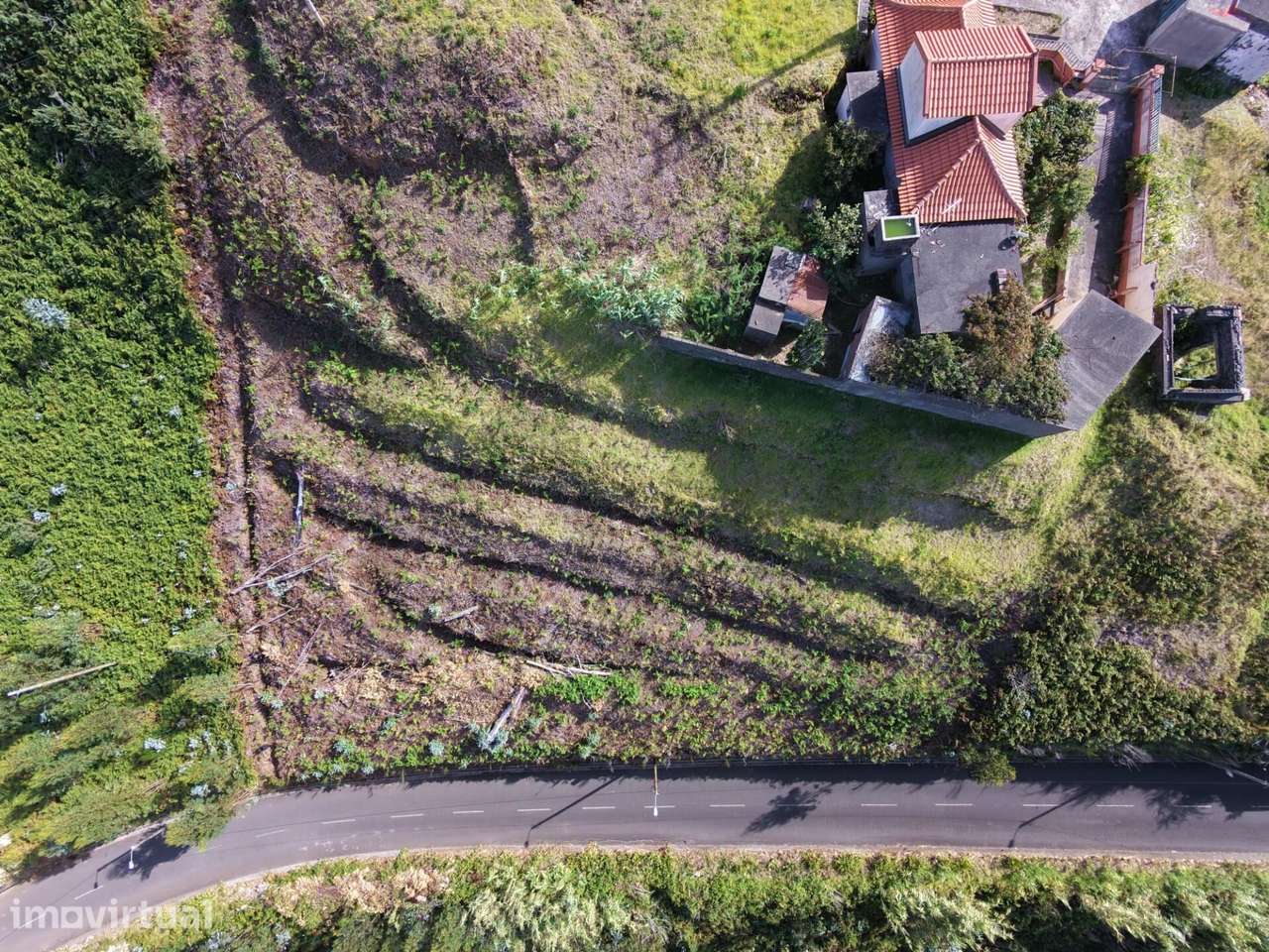 Terreno de 2.059 m2 com Acesso a Estrada e Viabilidade Construtiva – P - Grande imagem: 2/15