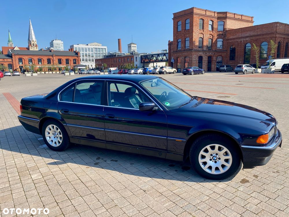 BMW Seria 7 728i L - 2