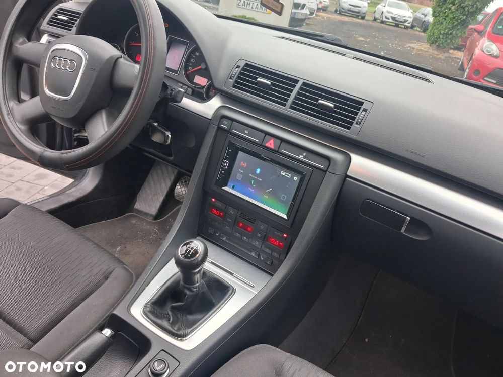 Audi A4 Limousine - 11