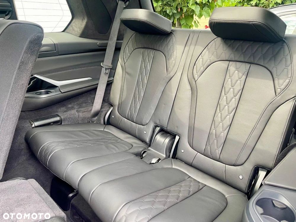 BMW X7 M60i xDrive - 15