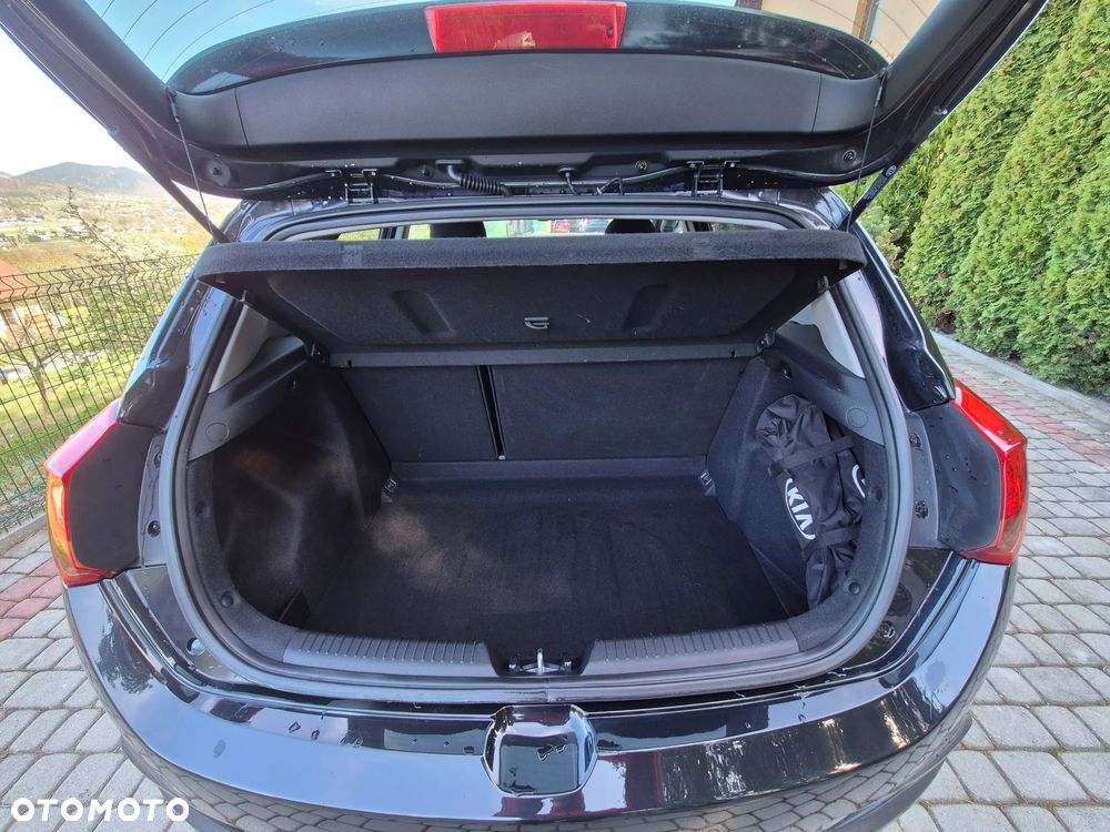 Kia Ceed - 24
