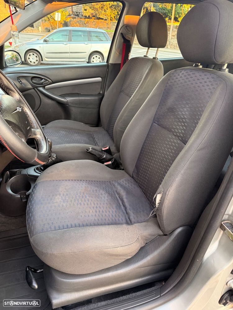 Ford Focus SW 1.8 TDdi Ghia - 11