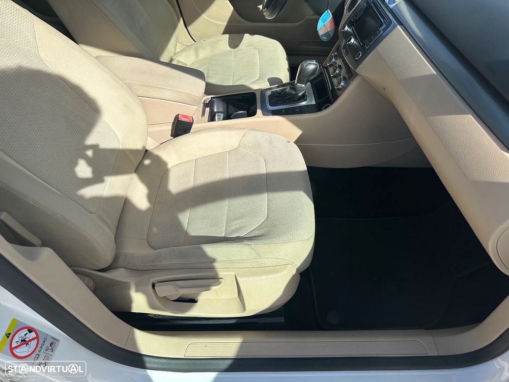 VW Passat Variant - 34