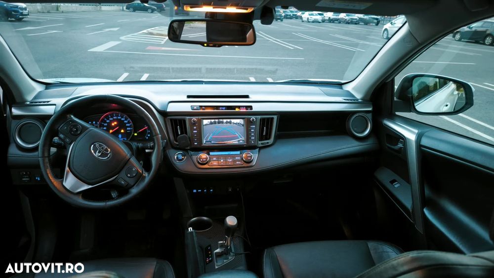Toyota RAV4 2.2L D-CAT A/T Luxury - 10