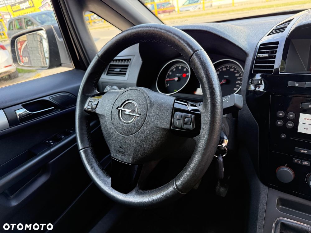 Opel Zafira 1.8 Cosmo - 19